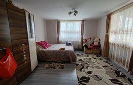 Casa cu 3 camere,baie, bucatarie, teren 500 mp