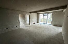 Apartament 4 camere, semifinisat cu garaj si boxa, zona Bradet