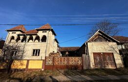 Casa cu 4 camere,baie, bucatarie,anexe.pivniță teren 2500 mp