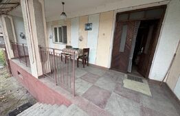 Casă cu 3 camere și un teren de 700 mp