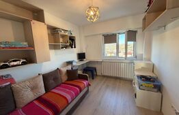 Apartament de vânzare, cu 3 camere 