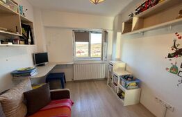 Apartament de vânzare, cu 3 camere 