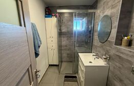 Apartament de vânzare, cu 3 camere 
