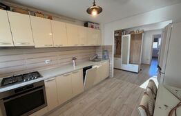 Apartament de vânzare, cu 3 camere 