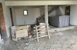 Casă cu 4 camere, 250 mp și un teren de 800 mp - zona Brădet 