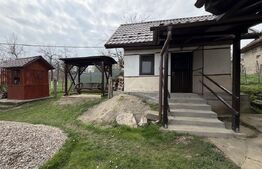 Casă cu 3 camere în suprafață de 80 mp și un teren de 2000 mp