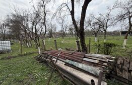 Casă cu 3 camere în suprafață de 80 mp și un teren de 2000 mp