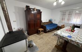 Casă cu 3 camere în suprafață de 80 mp și un teren de 2000 mp