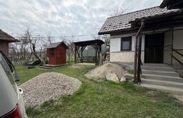 Casă cu 3 camere în suprafață de 80 mp și un teren de 2000 mp