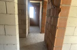 Apartament cu 3 camere, dispus pe două niveluri, cu gradina 