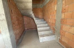 Apartament cu 3 camere, dispus pe două niveluri, cu gradina 