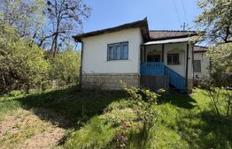 Casă cu 3 camere și un teren de 5000 mp
