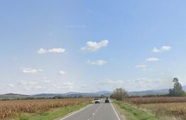 Teren de vanzare la drumul judetean, Pericei