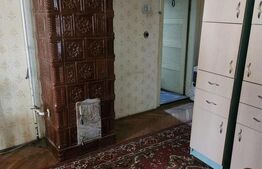 Casă de vânzare, cu teren în suprafață de 400 mp