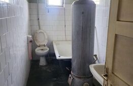 Casă de vânzare, cu teren în suprafață de 400 mp