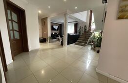 Casa de vanzare 5 camere, 195 mp, terasa inchisa, garaj curte amenajata, zona