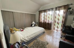 Casa de vanzare 5 camere, 195 mp, terasa inchisa, garaj curte amenajata, zona