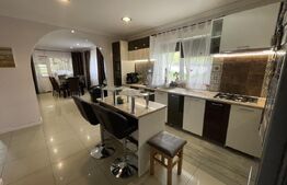 Casa de vanzare 5 camere, 195 mp, terasa inchisa, garaj curte amenajata, zona