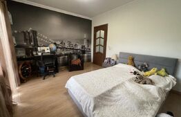 Casa de vanzare 5 camere, 195 mp, terasa inchisa, garaj curte amenajata, zona