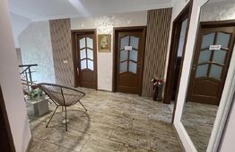 Casa de vanzare 5 camere, 195 mp, terasa inchisa, garaj curte amenajata, zona