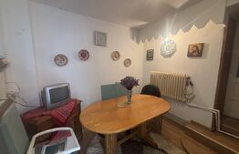 Casa de vanzare, pozitionata excelent, ideala pentru relaxare, sau relocare