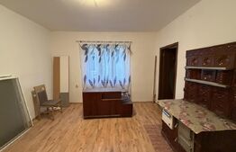 Casă cu 4 camere și un teren de 1000 mp