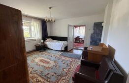 Casă de vanzare, 5 camere și un teren de 500 mp