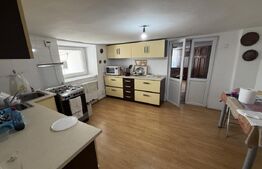Casă de vanzare, 5 camere și un teren de 500 mp