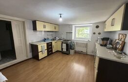 Casă de vanzare, 5 camere și un teren de 500 mp