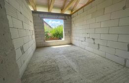 Casă pe un singur nivel, teren de 1.350 mp cu livadă, la doar 10 km de Zalău