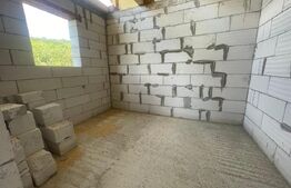 Casă pe un singur nivel, teren de 1.350 mp cu livadă, la doar 10 km de Zalău