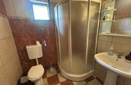 Casa de vanzare, cu panouri fotovoltaice, si 10 ari de teren.