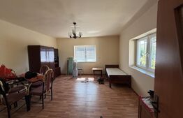 Casă cu 4 camere și un teren de 2500 mp