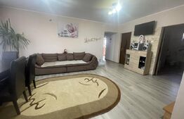 Casă cu 4 dormitoare, 280 mp, garaj, teren 500 mp 