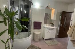 Casă cu 4 dormitoare, 280 mp, garaj, teren 500 mp 