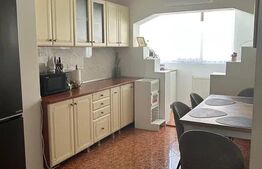 Apartament de vanzare cu 3 camere, 65 mp, garaj, zona Bradet