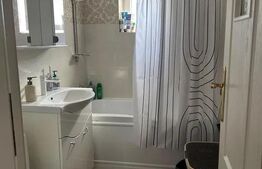 Apartament de vanzare cu 3 camere, 65 mp, garaj, zona Bradet